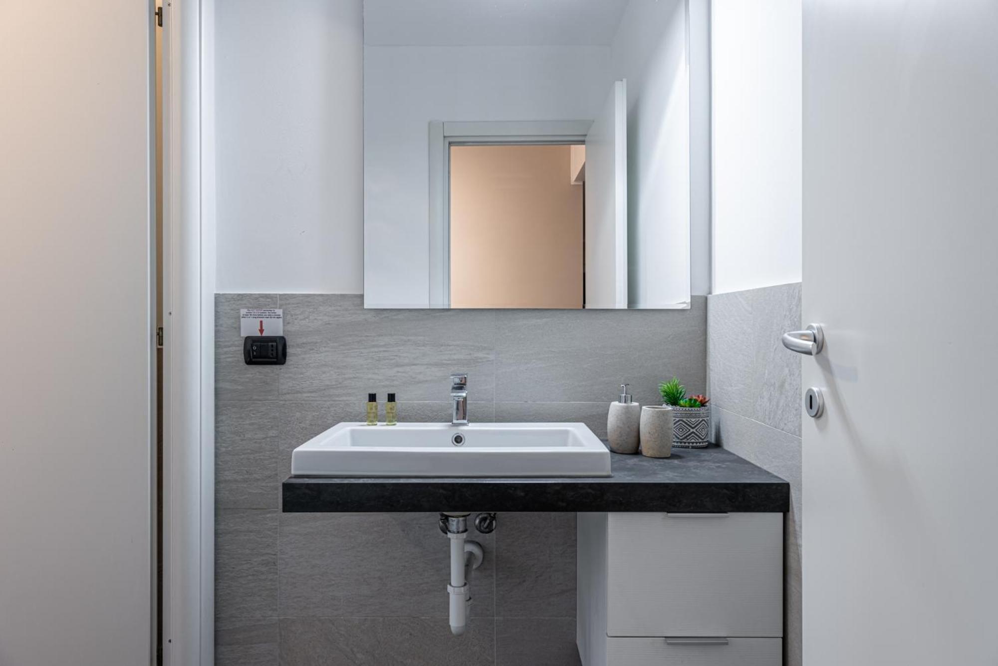 Sant' Ambrogio Flat Apartment Милано Екстериор снимка